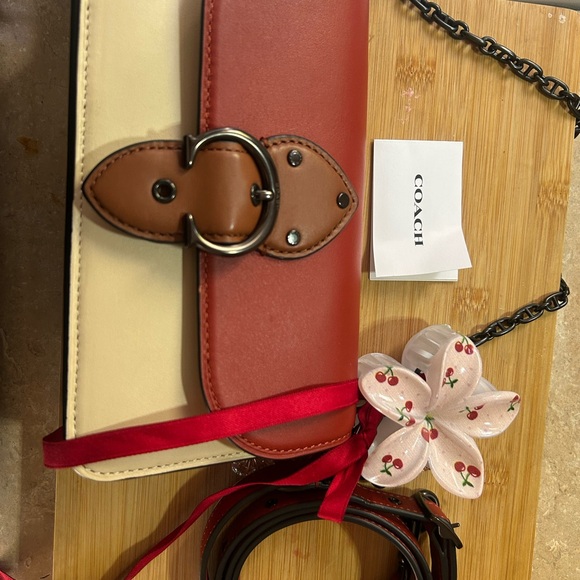 Coach Red and Cream Shoulder Bag with Chain Strap - Picture 2 of 3